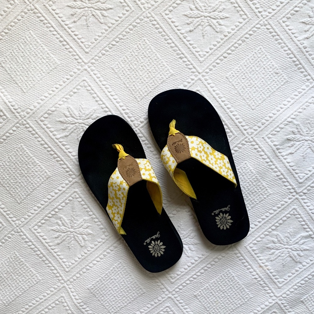 ❌ SOLD ❌ Yellow Floral Yellow Box Flip Flops
